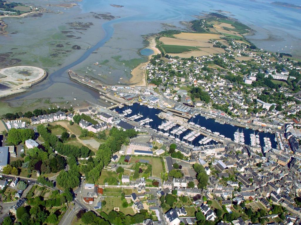 Hotel De La Baie De Paimpol Ploubazlanec Exterior foto